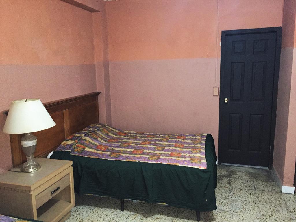 סן פדרו סולה Hotel Guest House Inn מראה חיצוני תמונה